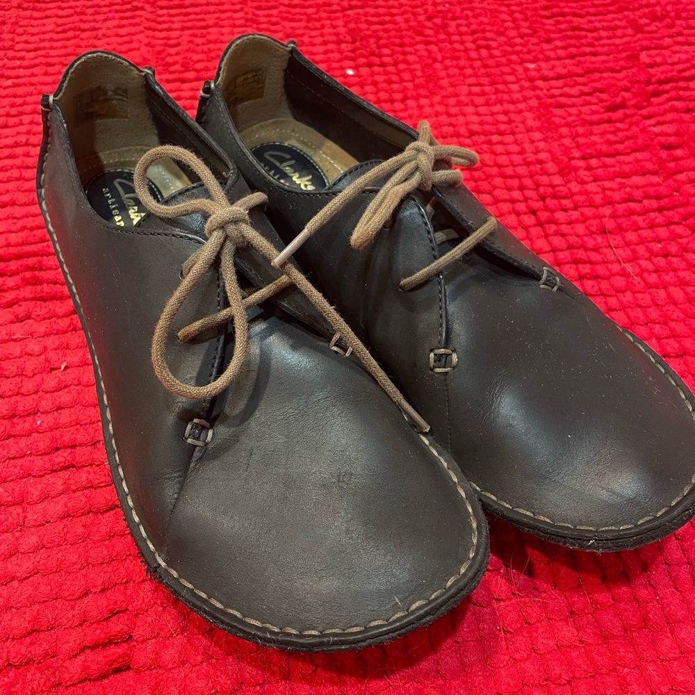 EUC size 9 Clarks Clark’s Artisan Black all leather Shoes - Picture 2 of 8